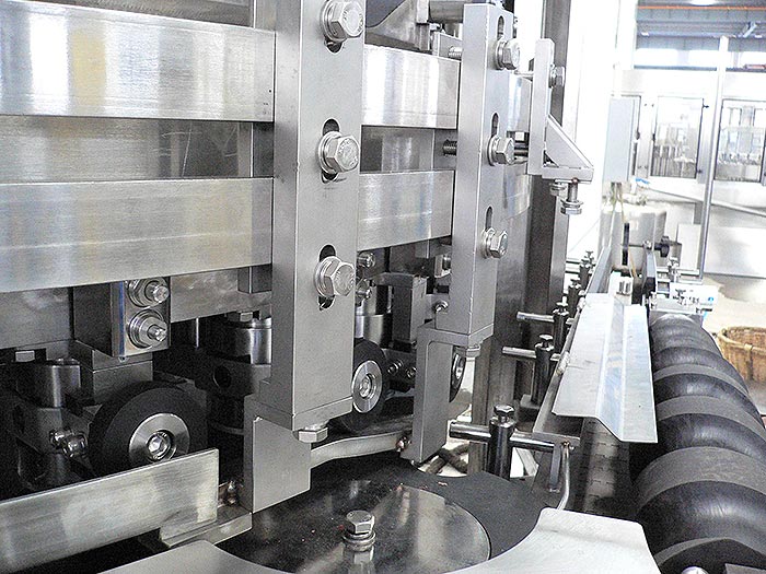 易拉罐含氣飲料灌裝機械